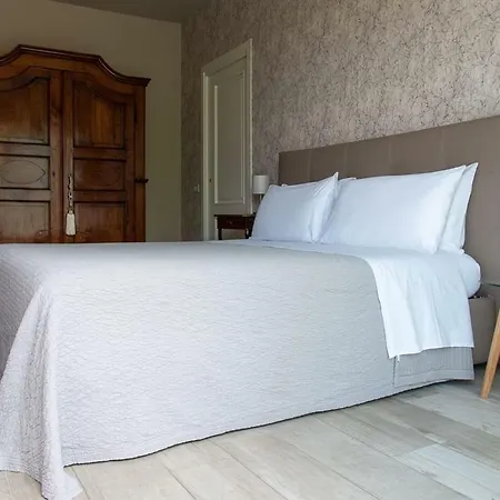 לינה וארוחת בוקר Fulvia אלבה